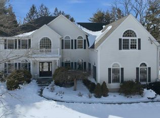 8 Hilltop Dr, Yorktown Heights, NY 10598