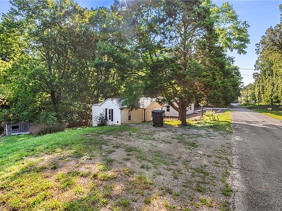 3rd image of 129 Old Linville Rd