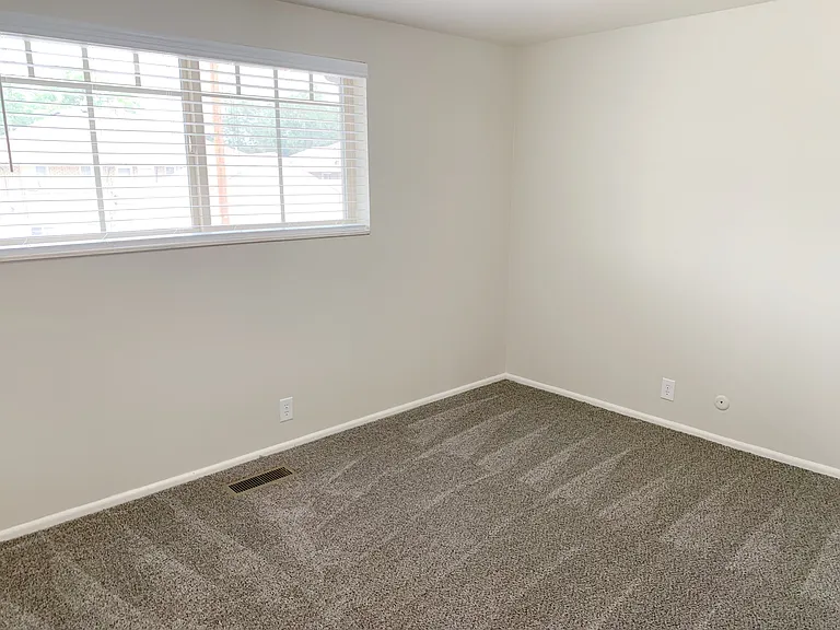 356 N 200 E #8 — Photo 5