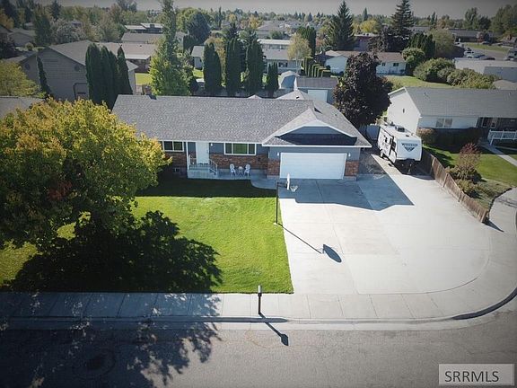 2nd image of 1824 Alturas Cir
