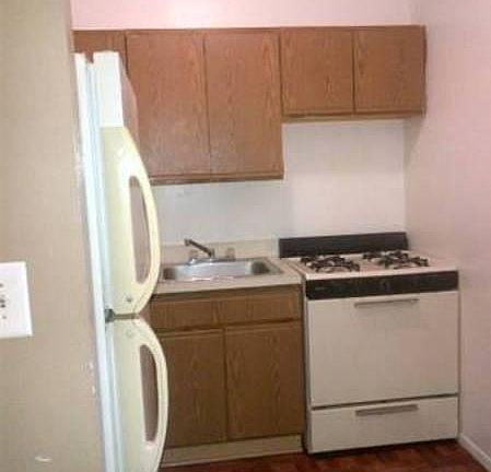4th image of 1356 Putnam Ave