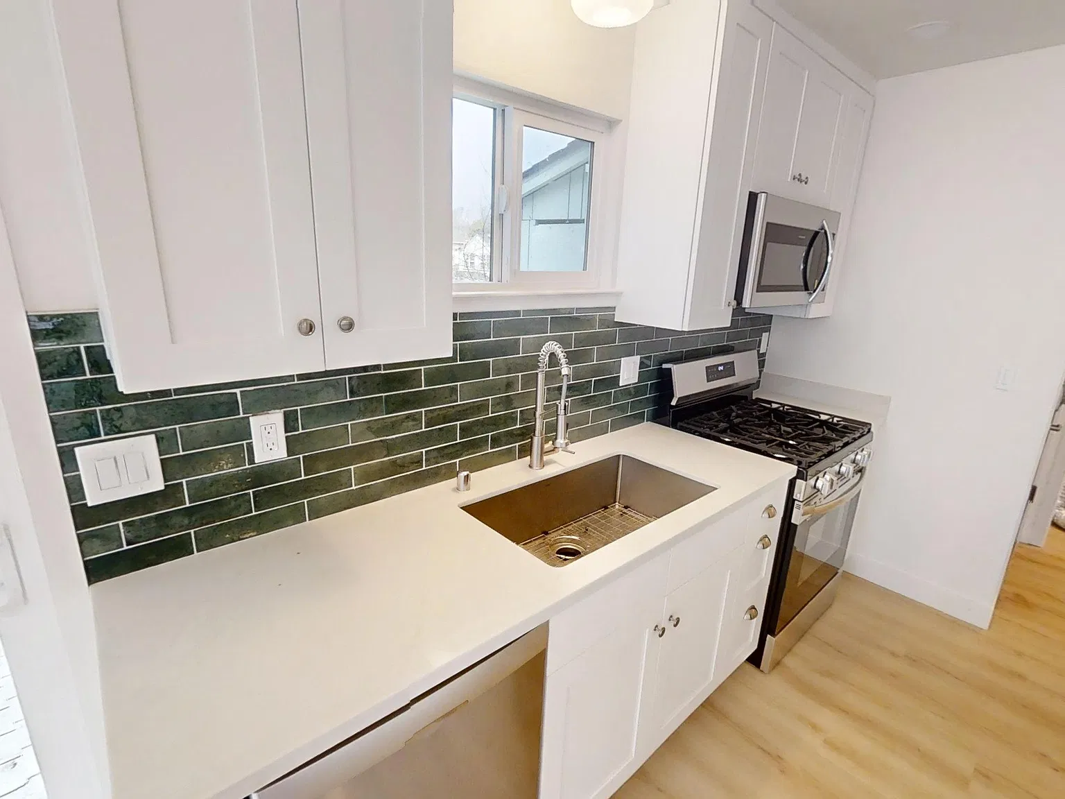 2 bed, 1.5 bath, 900 sqft, $3,200 — Photo 4