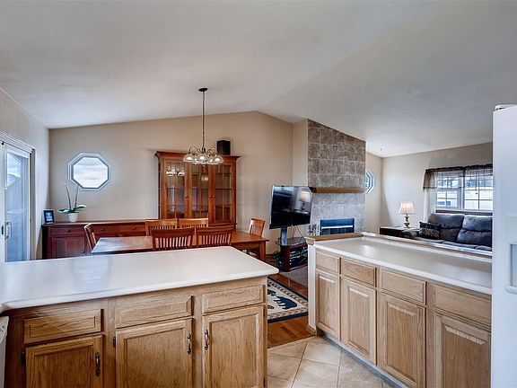 5th image of 43404 Somerset Ct