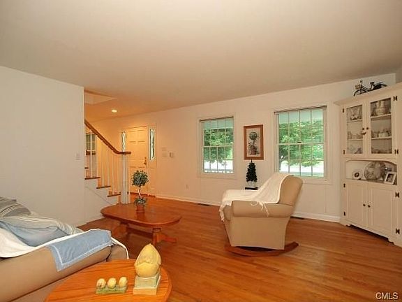 3rd image of 31 Mimosa Ln
