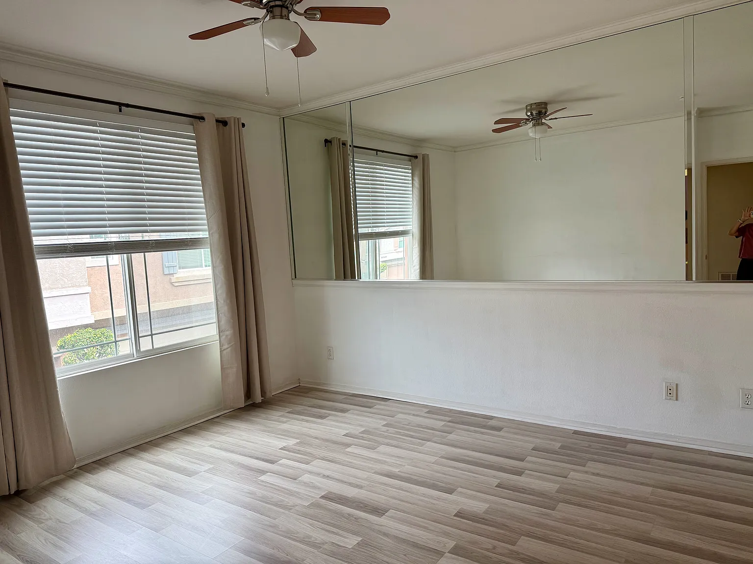 2 bed, 1076 sqft, $3,300 — Photo 3