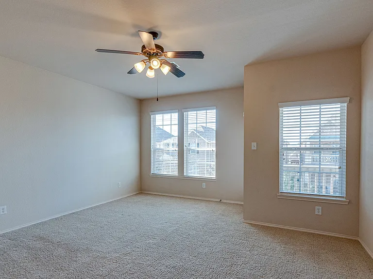 219 Knapford Sta — Photo 24