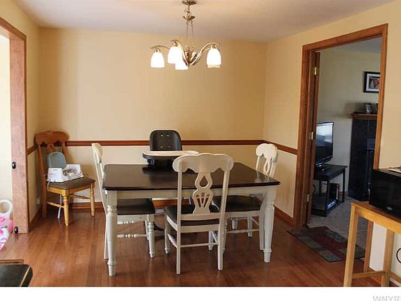 3rd image of 6060 Margaret Ann Dr