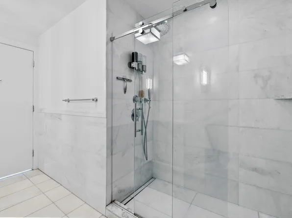 9 Avenue At Port Imperial image 18 of 27