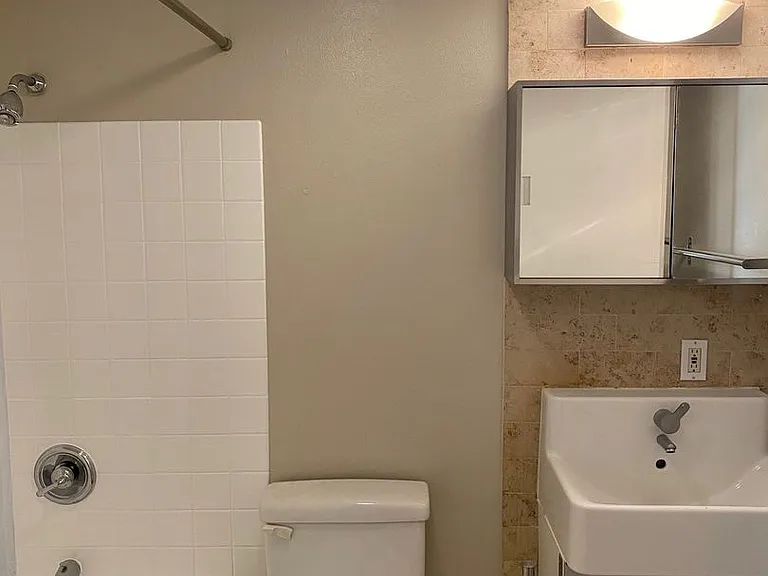 2020 Building — Photo 35