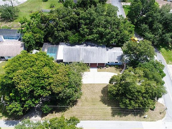 3rd image of 1107 Country Club Rd