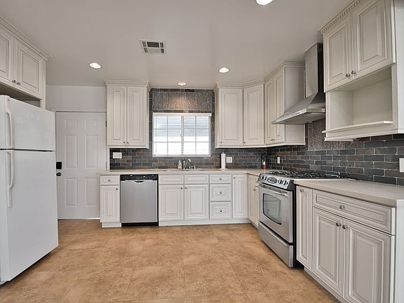 3rd image of 5135 W 133rd St