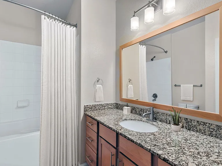 Citi Lakes - Bathroom