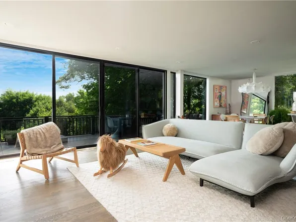 185 Tweed Blvd, Nyack, NY 10960