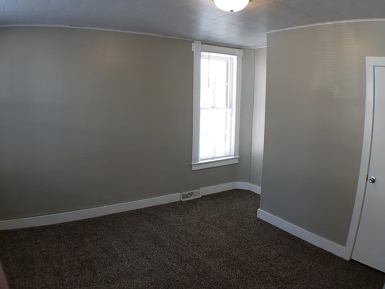 594 Jefferson St — Photo 7