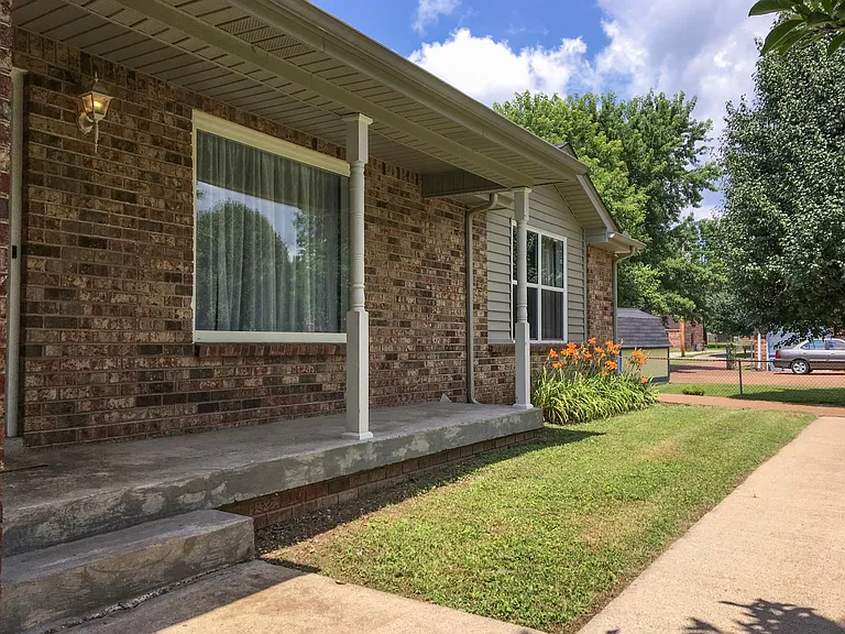 112 Grapevine Ct — Photo 2