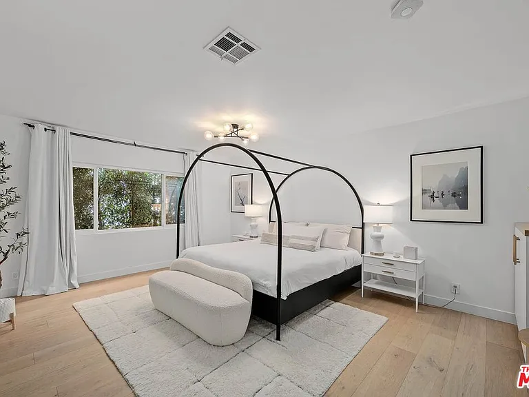 1155 S Rimpau Blvd — Photo 19