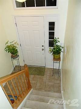 IMPRESSIVE CERAMIC TILED ENTRANCE