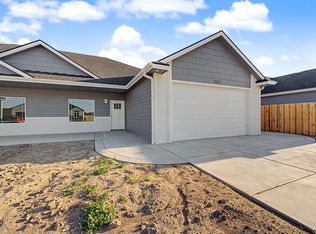 1200 Vista Ct, Salina, KS 67401
