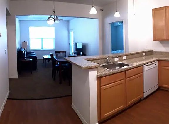 3rd image of 2101 4th Ave NE #06605f742