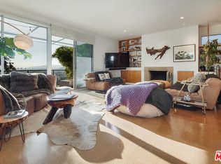 3896 Franklin Ave, Los Angeles, CA 90027