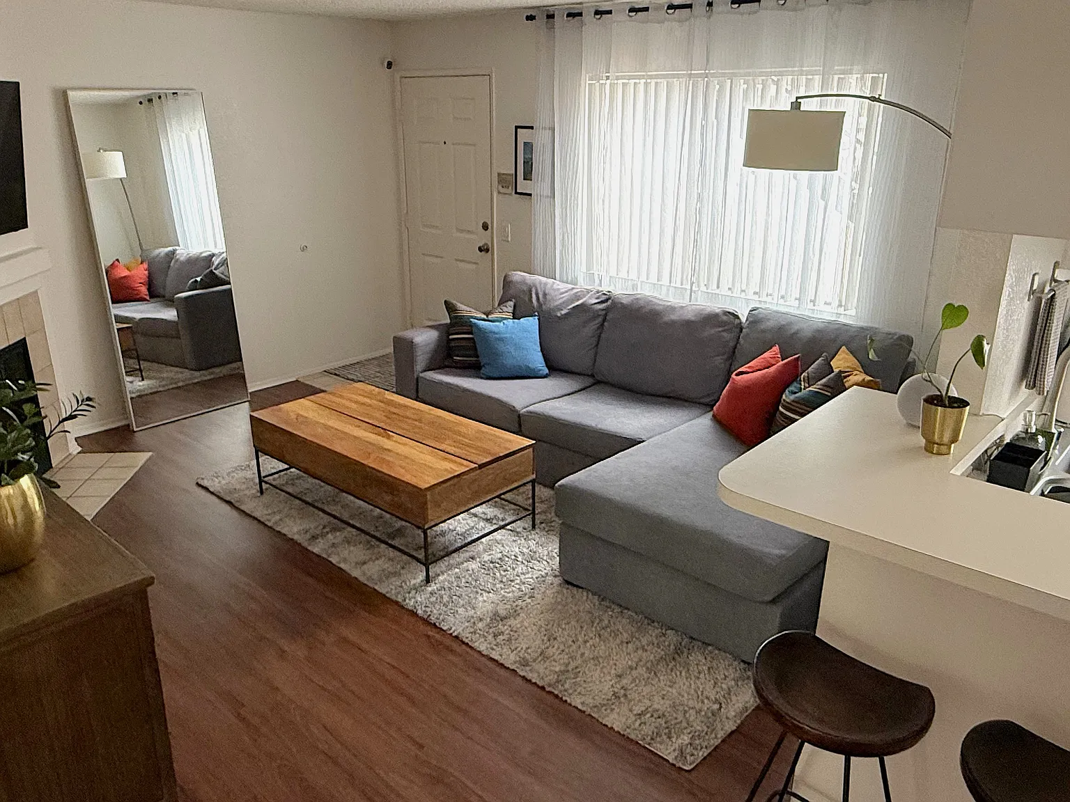 2 bed, 800 sqft, $1,500 — Photo 4