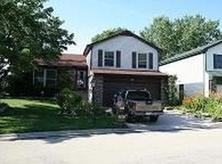11 Plum Tree Ct, Streamwood, IL 60107