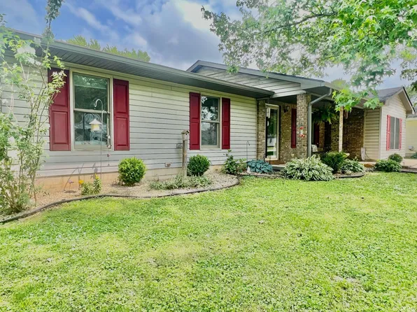 1135 N 9th St, Mitchell, IN 47446