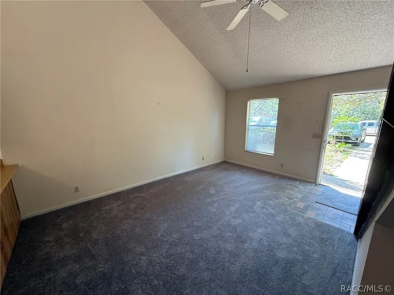 2316 Colby St — Photo 4