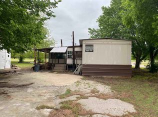 701 W Anderson Ave, Waurika, OK 73573