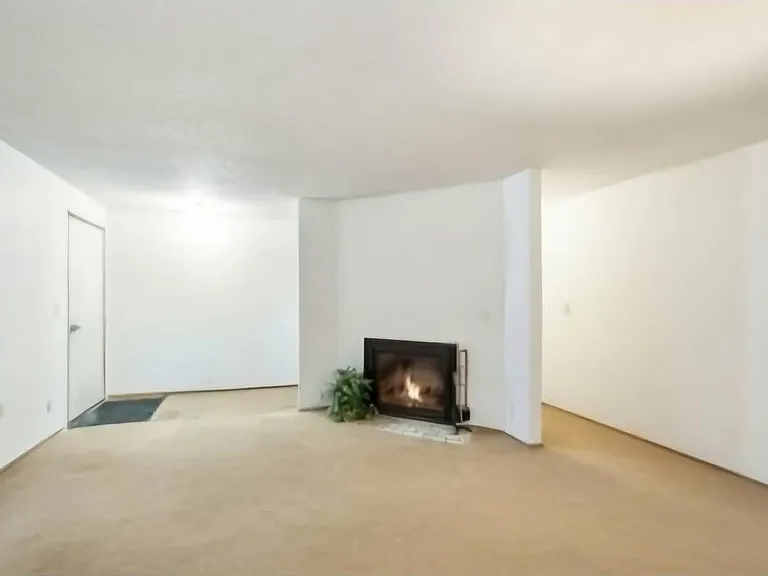 8553 Jennifer Ln NE — Photo 3