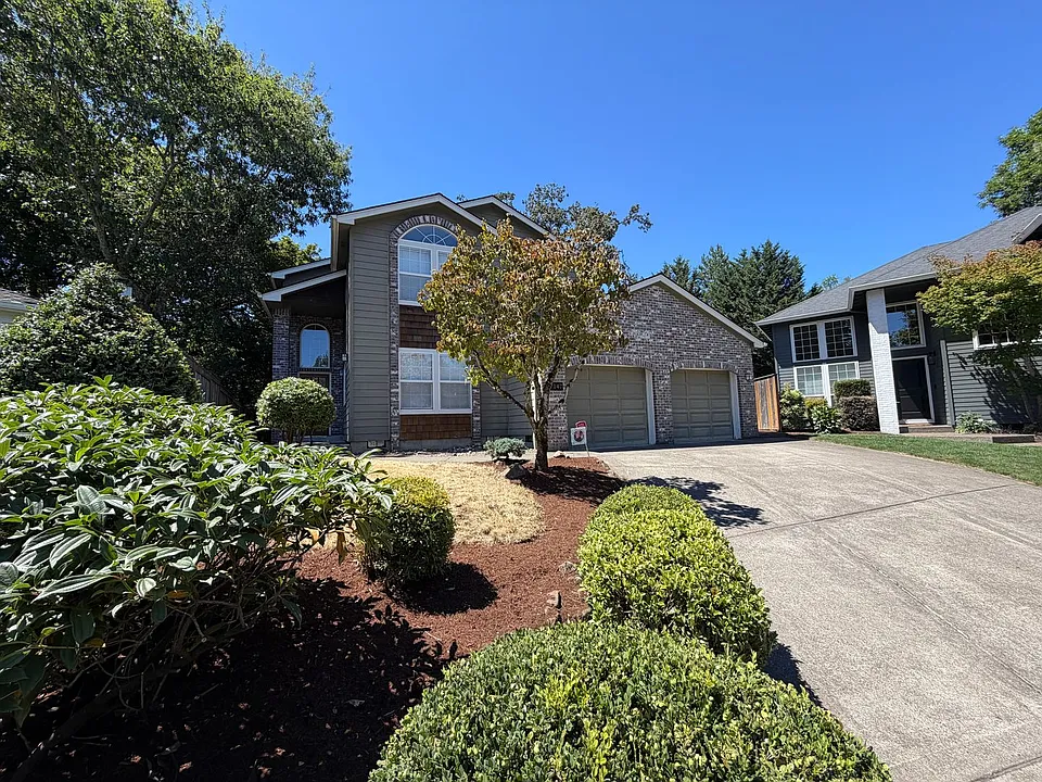 17147 Warren Ct