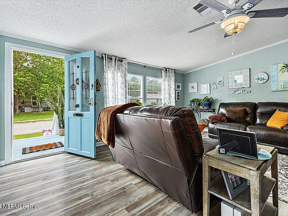 3rd image of 353 SHADY OAK Circle