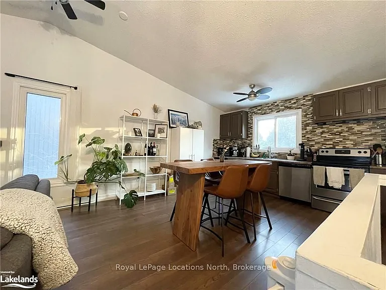 15 Harbour St W #244 — Photo 9