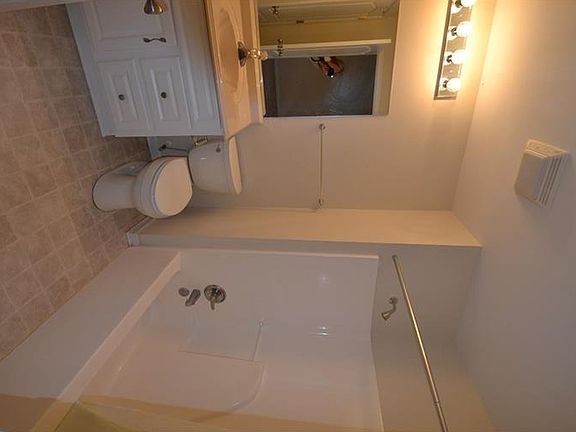 2nd image of 25 Brittany Ct