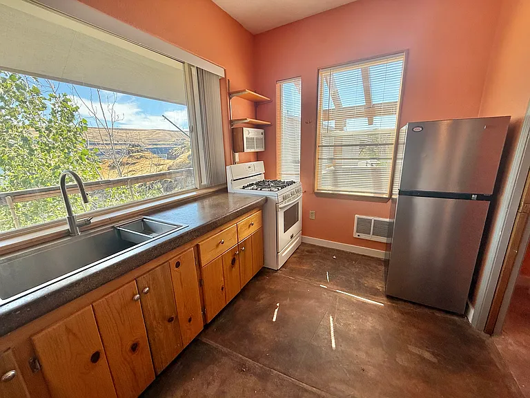 376 Fallbridge Rd — Photo 12