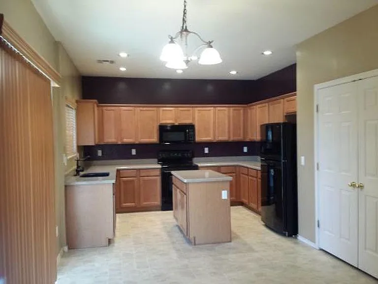 17743 W Hearn Rd — Photo 7