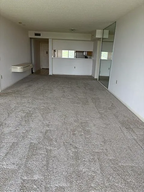 Building 14 — Photo 4