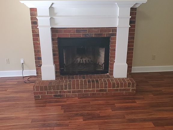 3rd image of 3820 Mayfair Ln