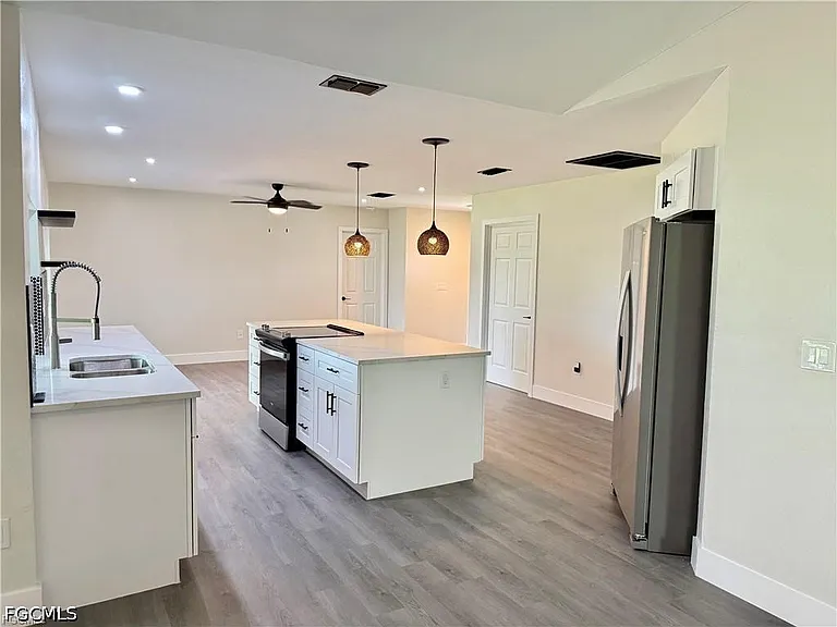 145 SW 28th Ter — Photo 5