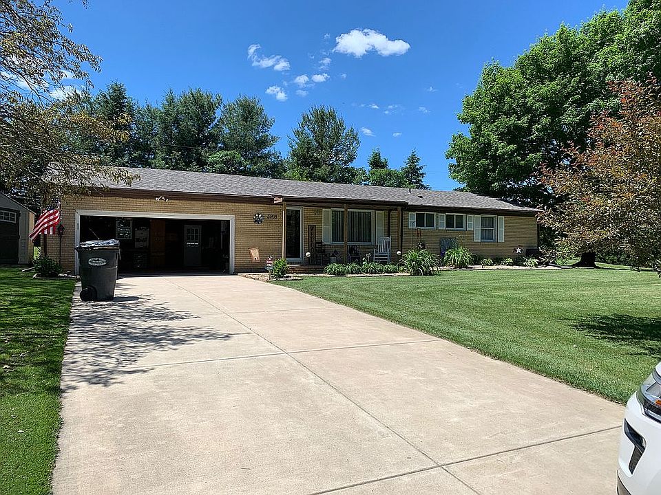 2nd image of 3908 Applewood Dr