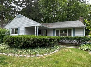 811 Bretton Rd, Lansing, MI 48917