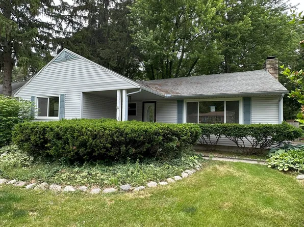 811 Bretton Rd, Lansing, MI 48917