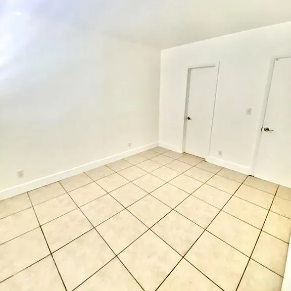 1017 NW 30th Ct #5 — Photo 4