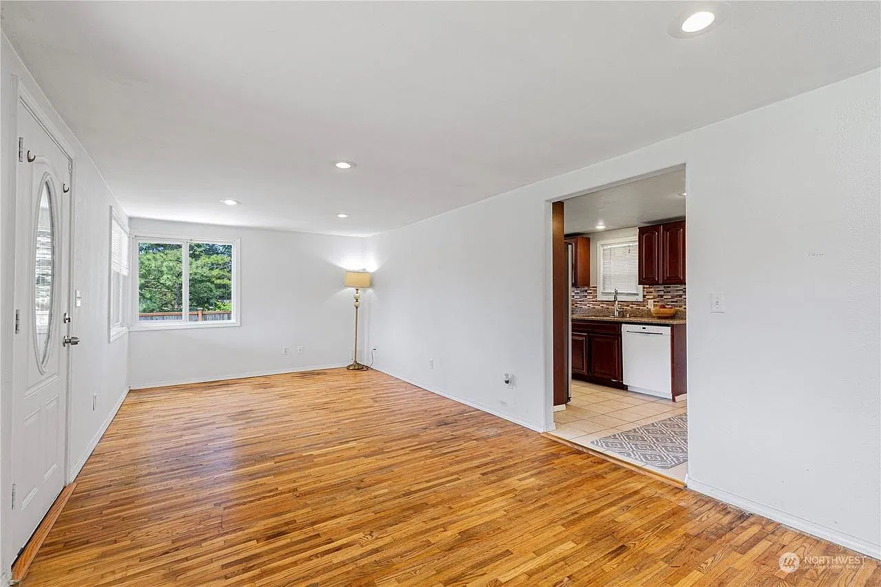 4 bed, 1560 sqft, $2,950 — Photo 1