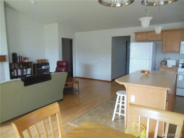 2nd image of 100 Courtney Ct
