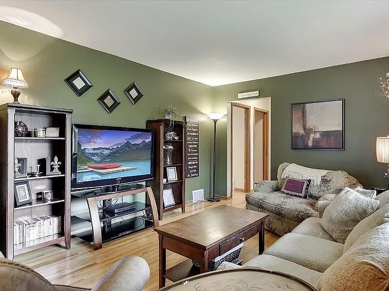 10682 Jefferson St NE — Photo 2