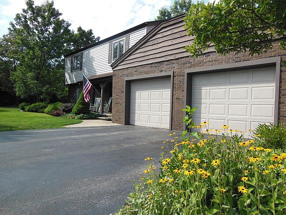 2nd image of 660 S Greenbrook Cir