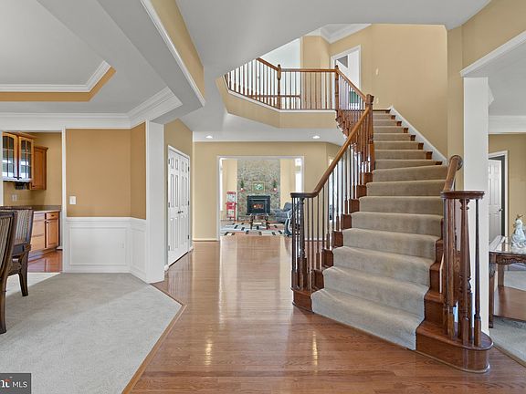5th image of 34 Gateway Dr