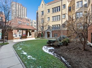 615 W Addison St #3, Chicago, IL 60613