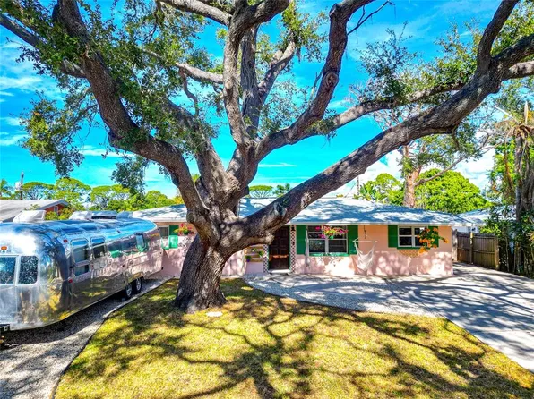 2835 Williamsburg St, Sarasota, FL 34231